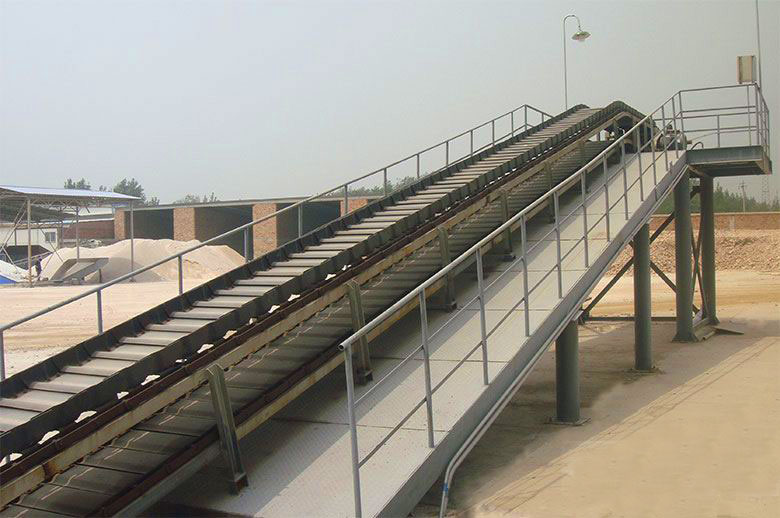 輸送機(jī)